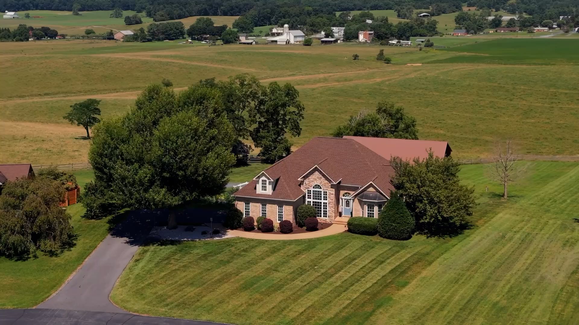Frame from the 3466 Retreat Ln listing film